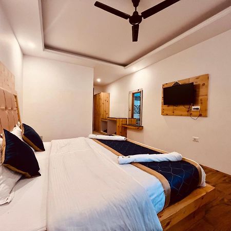 The Radhika - A Luxury Resort In Mountains Manāli Esterno foto